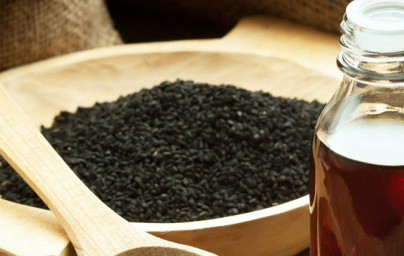 Schwarzkümmelöl (Nigella sativa) Schwarzkümmelöl (Nigella sativa)